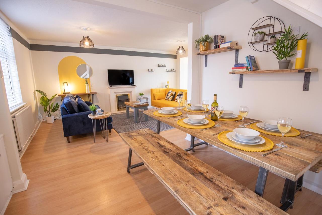 Saltbox Properties- Large!! 3 Bed, 3 Bath House, Parking, Fast Wifi, Town Centre Location! Sleeps 6 Ashby-de-la-Zouch エクステリア 写真