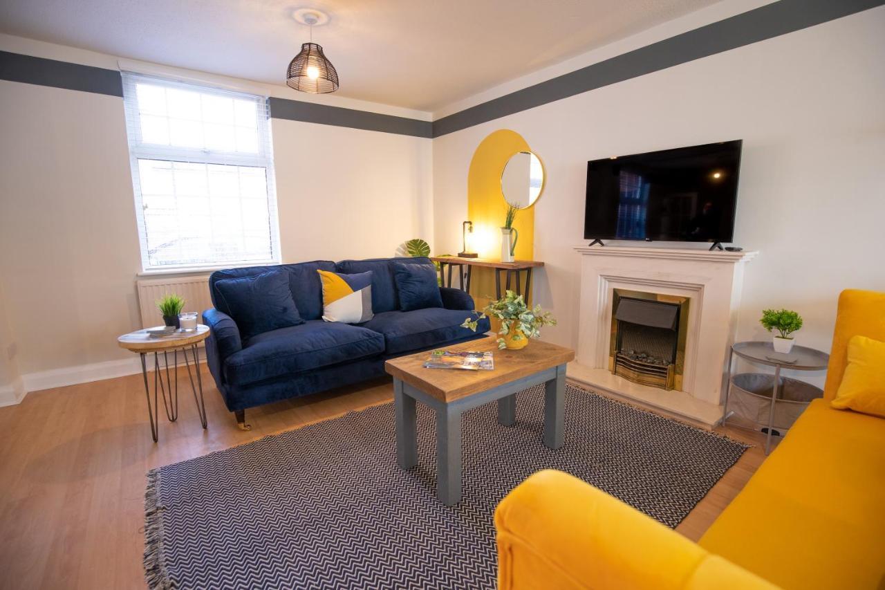 Saltbox Properties- Large!! 3 Bed, 3 Bath House, Parking, Fast Wifi, Town Centre Location! Sleeps 6 Ashby-de-la-Zouch エクステリア 写真
