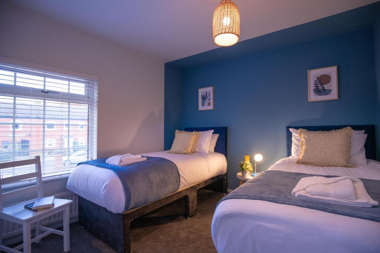 Saltbox Properties- Large!! 3 Bed, 3 Bath House, Parking, Fast Wifi, Town Centre Location! Sleeps 6 Ashby-de-la-Zouch エクステリア 写真