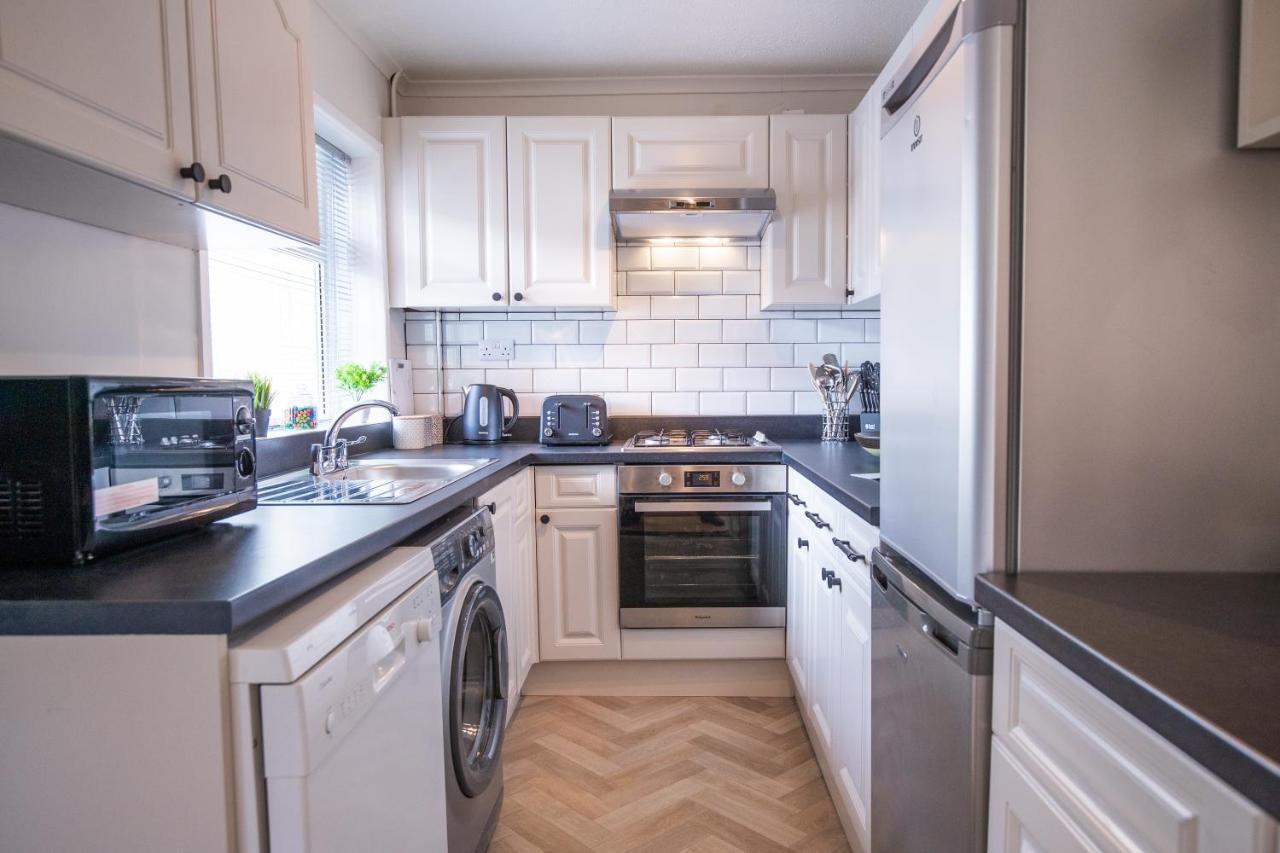Saltbox Properties- Large!! 3 Bed, 3 Bath House, Parking, Fast Wifi, Town Centre Location! Sleeps 6 Ashby-de-la-Zouch エクステリア 写真