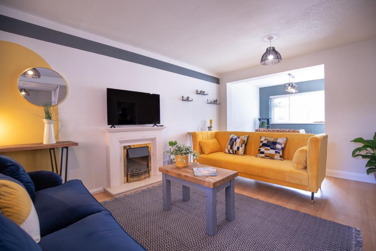 Saltbox Properties- Large!! 3 Bed, 3 Bath House, Parking, Fast Wifi, Town Centre Location! Sleeps 6 Ashby-de-la-Zouch エクステリア 写真