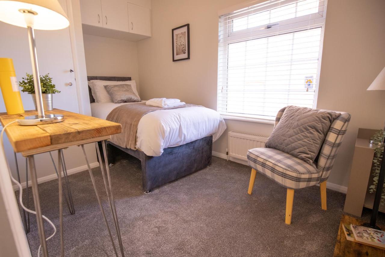 Saltbox Properties- Large!! 3 Bed, 3 Bath House, Parking, Fast Wifi, Town Centre Location! Sleeps 6 Ashby-de-la-Zouch エクステリア 写真