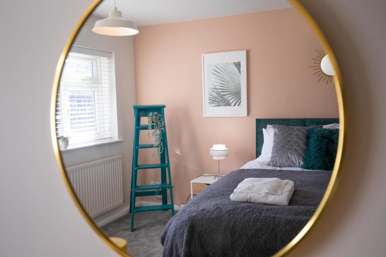 Saltbox Properties- Large!! 3 Bed, 3 Bath House, Parking, Fast Wifi, Town Centre Location! Sleeps 6 Ashby-de-la-Zouch エクステリア 写真