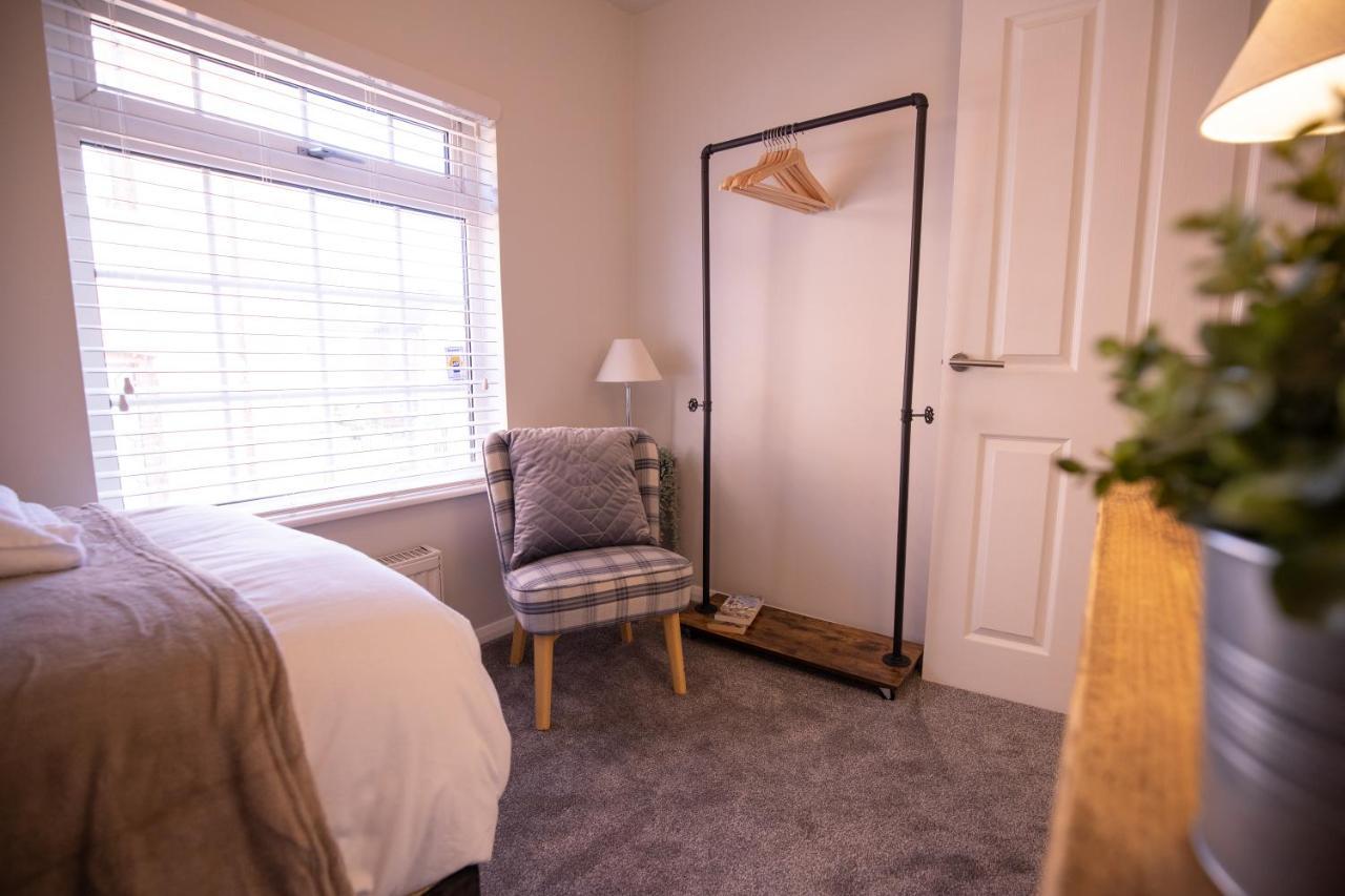 Saltbox Properties- Large!! 3 Bed, 3 Bath House, Parking, Fast Wifi, Town Centre Location! Sleeps 6 Ashby-de-la-Zouch エクステリア 写真