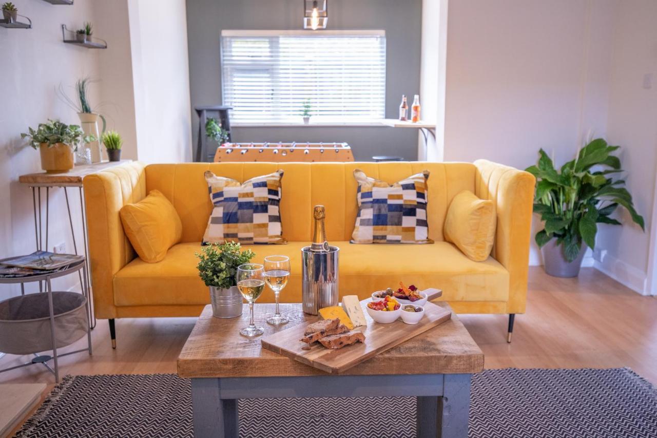 Saltbox Properties- Large!! 3 Bed, 3 Bath House, Parking, Fast Wifi, Town Centre Location! Sleeps 6 Ashby-de-la-Zouch エクステリア 写真