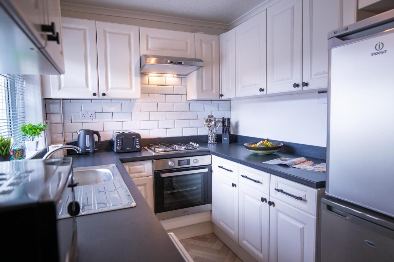 Saltbox Properties- Large!! 3 Bed, 3 Bath House, Parking, Fast Wifi, Town Centre Location! Sleeps 6 Ashby-de-la-Zouch エクステリア 写真